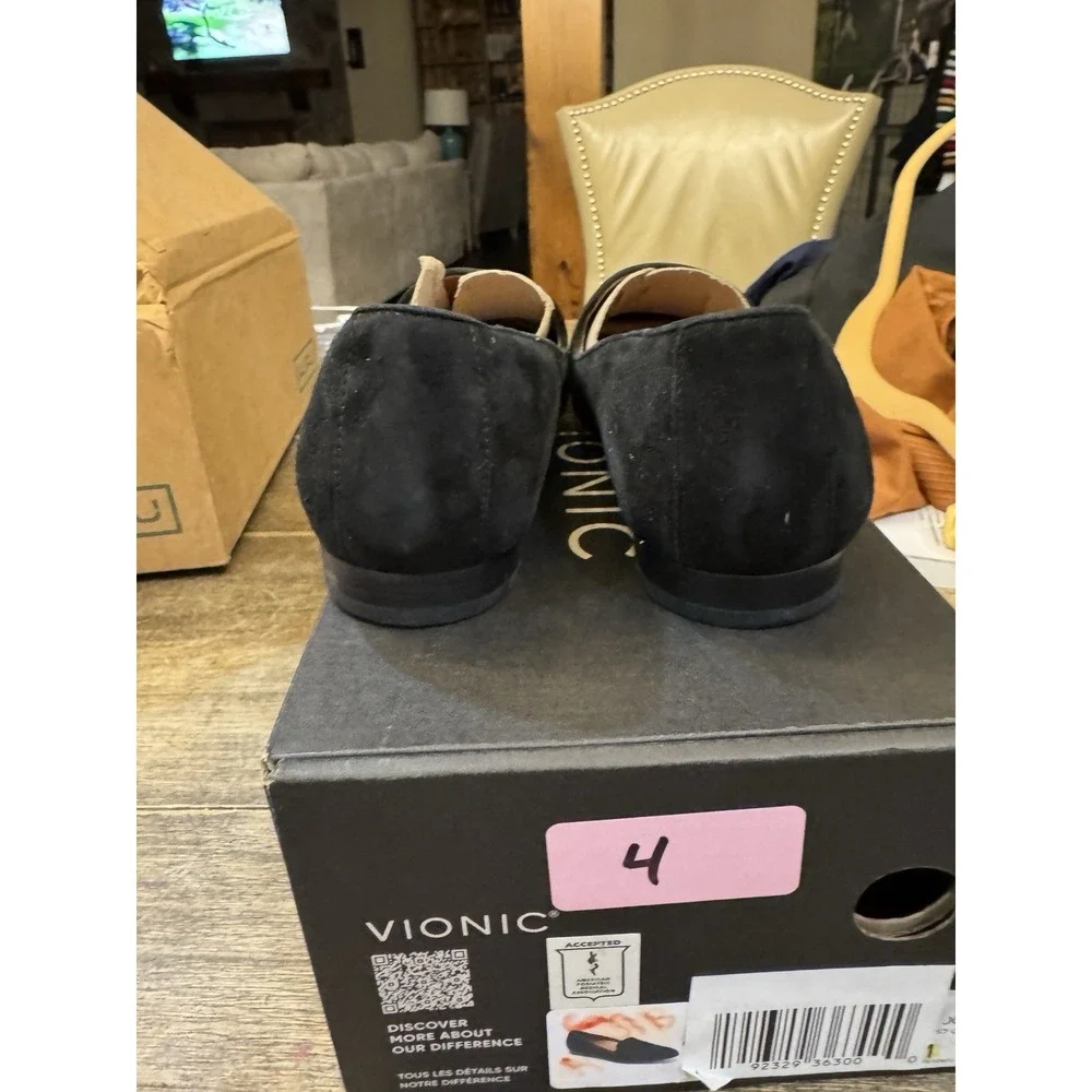 Vionic Willa‎ Women Slip-on Flat Black Velvet Suede Shoes Size 6 Ballet Loafer